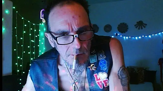 Snapshot of mycock2474u chatting on February 18, 11:33 am mycock2474u online show from February 18, 11:33 am