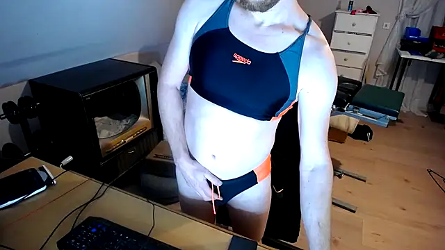 Snapshot of Kinkidani86 chatting on October 18, 9:47 am Kinkidani86 online show from October 18, 9:47 am