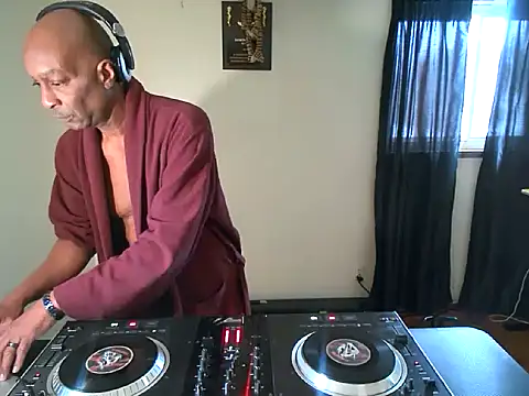 longdick4you8686 online show from March 1, 7:48 pm