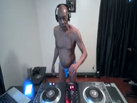 longdick4you8686 online show from February 1, 1:02 am