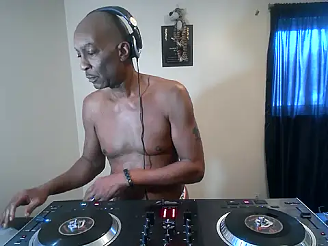 longdick4you8686 online show from February 18, 8:04 pm