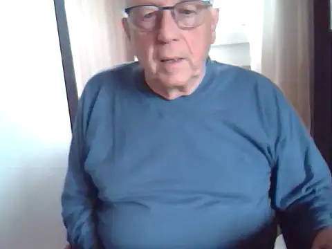 Snapshot of johnjohn622662 chatting on September 29, 9:30 am johnjohn622662 online show from September 29, 9:30 am