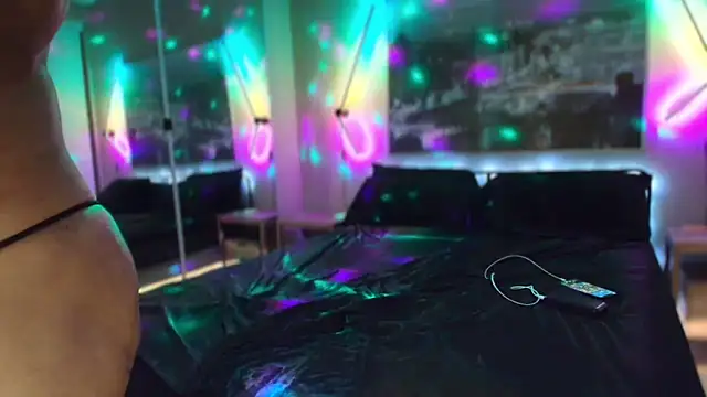 MikyFoxx online show from December 4, 6:42 am