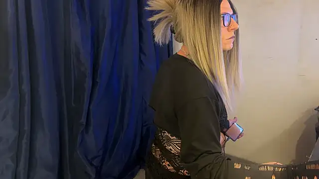 xdresserwithass online show from December 19, 8:33 am