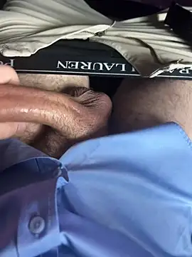 Snapshot of JohnnyBigShot chatting on March 5, 4:46 pm JohnnyBigShot online show from March 5, 4:46 pm