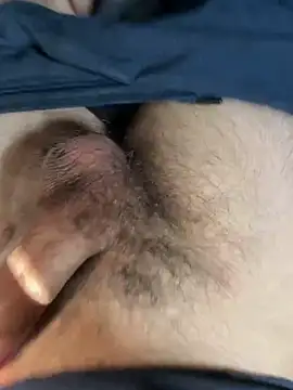 Snapshot of JohnnyBigShot chatting on December 4, 1:53 pm JohnnyBigShot online show from December 4, 1:53 pm