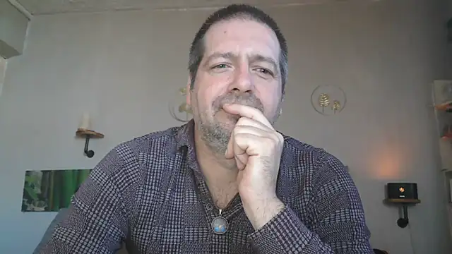 Snapshot of matrikes1 chatting on March 9, 9:46 am matrikes1 online show from March 9, 9:46 am