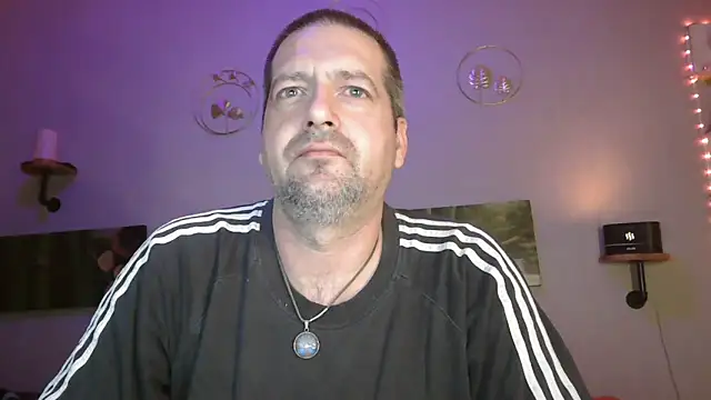 Snapshot of matrikes1 chatting on February 17, 5:32 pm matrikes1 online show from February 17, 5:32 pm