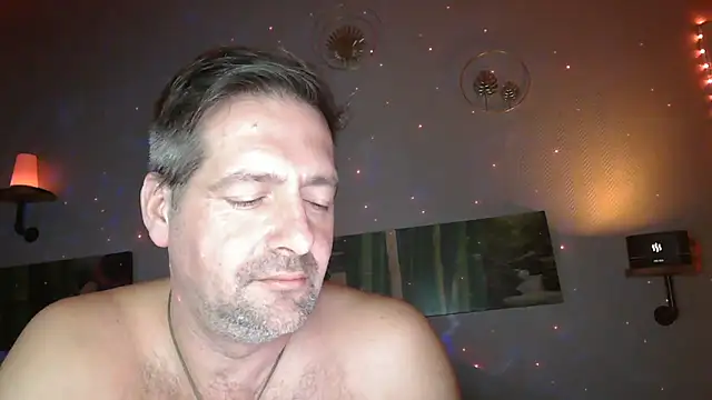 Snapshot of matrikes1 chatting on December 14, 9:46 pm matrikes1 online show from December 14, 9:46 pm