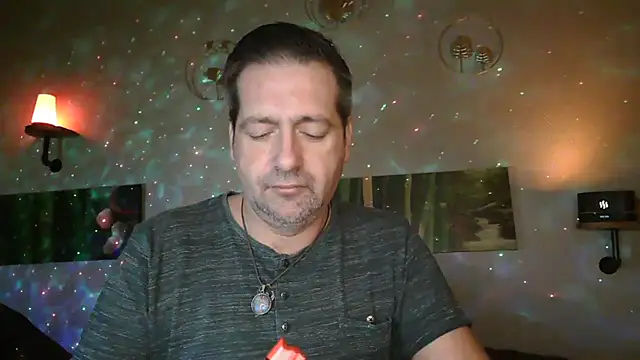 Snapshot of matrikes1 chatting on December 23, 5:43 pm matrikes1 online show from December 23, 5:43 pm