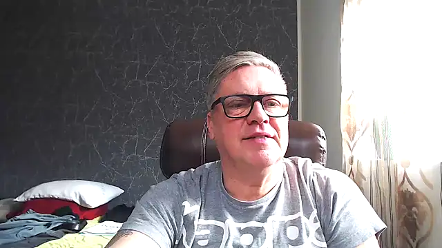 RobertStripX online show from February 4, 11:05 am