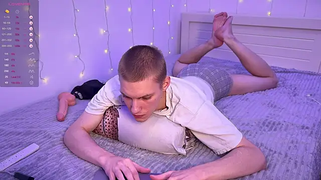 Snapshot of davey_ebash chatting on December 19, 6:56 pm davey ebash online show from December 19, 6:56 pm