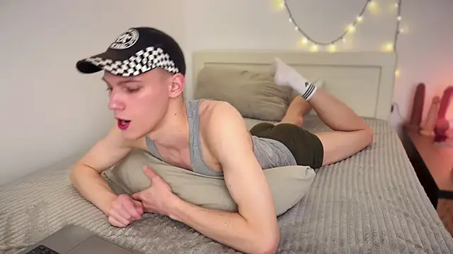 Snapshot of davey_ebash chatting on March 7, 8:00 pm davey ebash online show from March 7, 8:00 pm