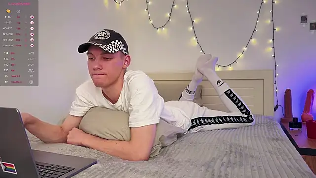 Snapshot of davey_ebash chatting on January 29, 6:28 pm davey ebash online show from January 29, 6:28 pm