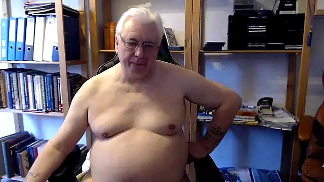Snapshot of SchwanzhureXXL chatting on February 17, 9:46 am SchwanzhureXXL online show from February 17, 9:46 am