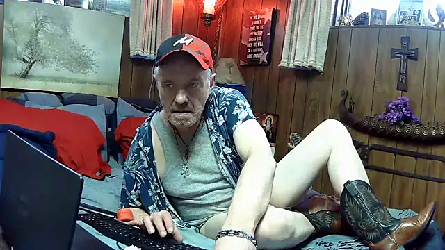 Snapshot of Makowboy chatting on February 24, 11:30 pm Makowboy online show from February 24, 11:30 pm