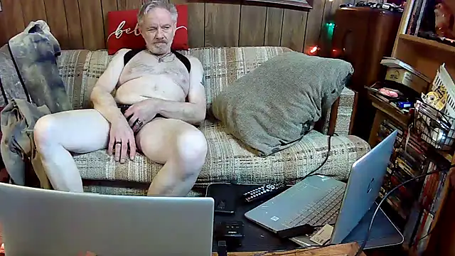 Snapshot of Makowboy chatting on December 20, 6:13 pm Makowboy online show from December 20, 6:13 pm