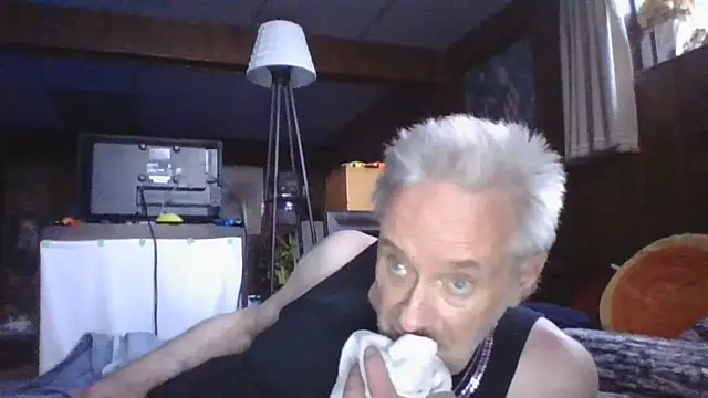 Snapshot of Makowboy chatting on October 1, 6:12 pm Makowboy online show from October 1, 6:12 pm