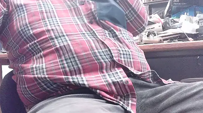 Snapshot of HaraldGermany chatting on February 5, 8:25 pm HaraldGermany online show from February 5, 8:25 pm