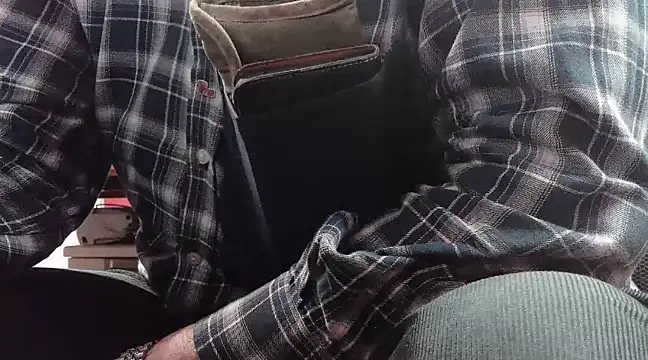 Snapshot of HaraldGermany chatting on December 7, 4:58 pm HaraldGermany online show from December 7, 4:58 pm