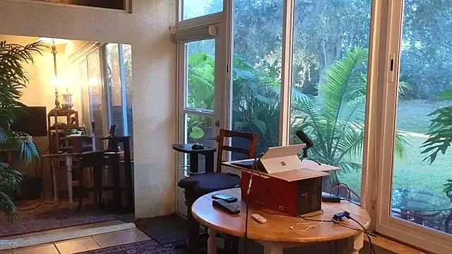 Snapshot of eliberator1777 chatting on December 18, 9:51 pm eliberator1777 online show from December 18, 9:51 pm