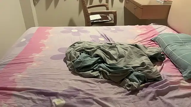 alextang2005 online show from September 15, 6:20 pm