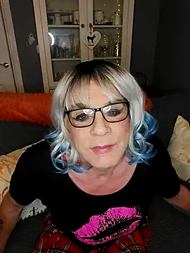 juniperberi29 online show from October 24, 9:49 pm