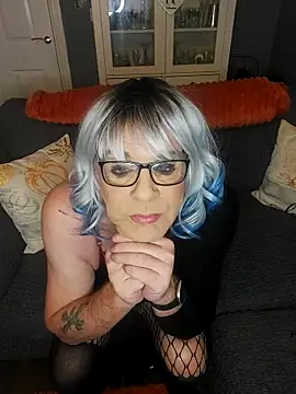 juniperberi29 online show from October 16, 11:57 pm