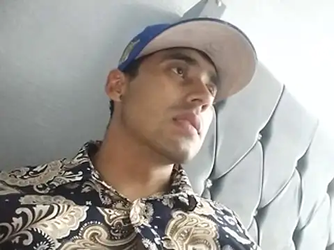 Prettyguy420 online show from July 19, 6:52 am
