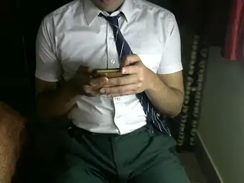 Snapshot of aloneboy1996 chatting on February 4, 6:27 pm aloneboy1996 online show from February 4, 6:27 pm