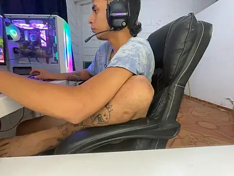 Max TheHorseDick online show from March 26, 6:28 am