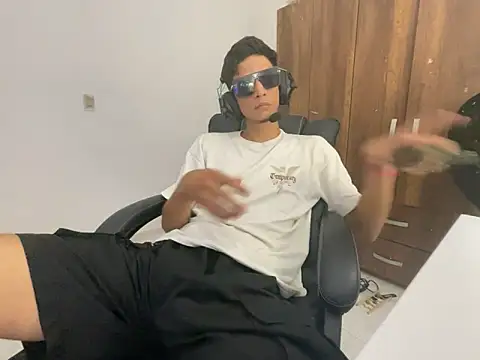 Max TheHorseDick online show from February 8, 3:19 am