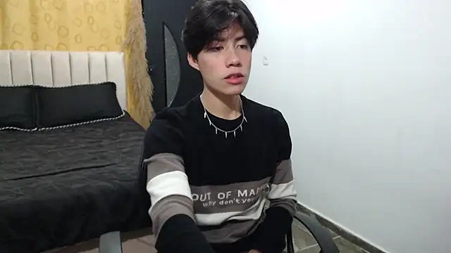 Snapshot of Elio-cam chatting on December 7, 8:11 am Elio-cam online show from December 7, 8:11 am