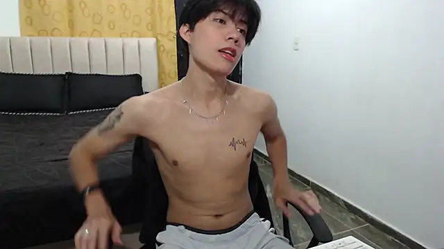 Snapshot of Elio-cam chatting on February 3, 8:35 am Elio-cam online show from February 3, 8:35 am