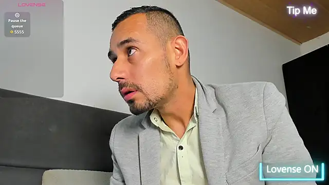 jhonyalzate2 online show from May 30, 2:44 am