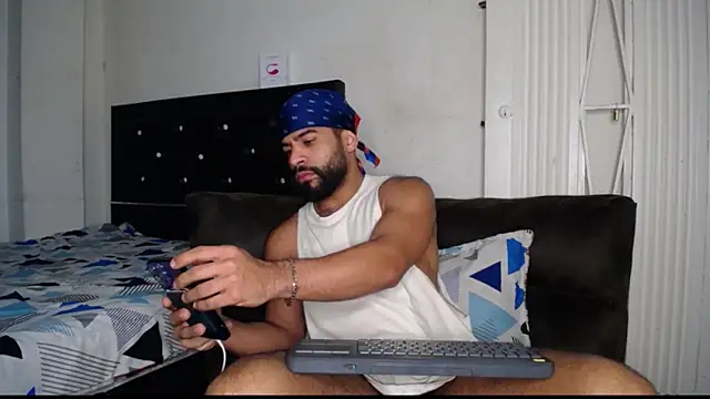 Snapshot of sweatyhairypig23 chatting on March 23, 12:58 am sweatyhairypig23 online show from March 23, 12:58 am