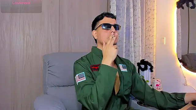 alejandro calderon1 online show from October 31, 9:29 pm