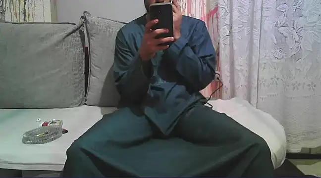 Snapshot of foxsanSs chatting on January 4, 2:46 am foxsanSs online show from January 4, 2:46 am