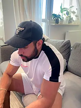 izaak lover online show from October 5, 3:05 pm