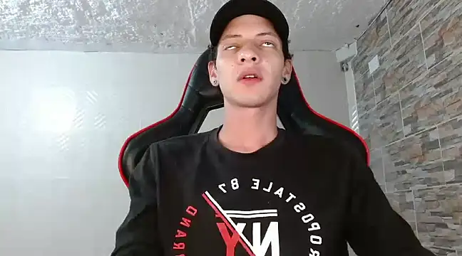 Snapshot of omar_alurba chatting on December 6, 9:46 pm omar alurba online show from December 6, 9:46 pm