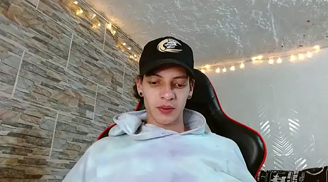 Snapshot of omar_alurba chatting on March 7, 11:16 pm omar alurba online show from March 7, 11:16 pm