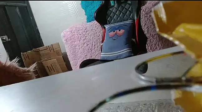 Snapshot of omar_alurba chatting on December 11, 11:43 pm omar alurba online show from December 11, 11:43 pm