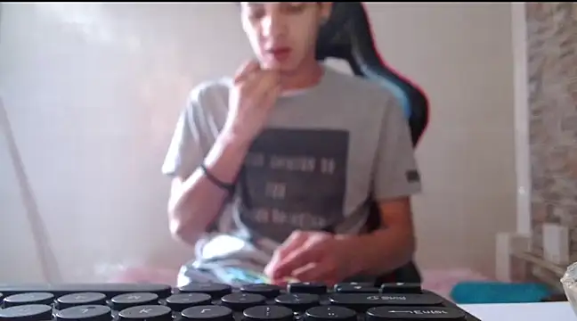 Snapshot of omar_alurba chatting on December 12, 6:31 pm omar alurba online show from December 12, 6:31 pm