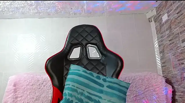 Snapshot of omar_alurba chatting on December 18, 10:13 pm omar alurba online show from December 18, 10:13 pm