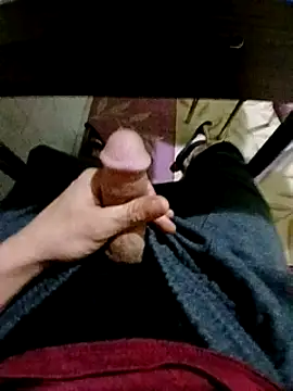 Snapshot of Darkboss31 chatting on February 16, 12:43 am Darkboss31 online show from February 16, 12:43 am