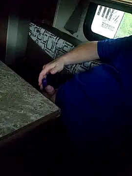 Hotredheadandtoungelasher online show from April 6, 9:37 pm