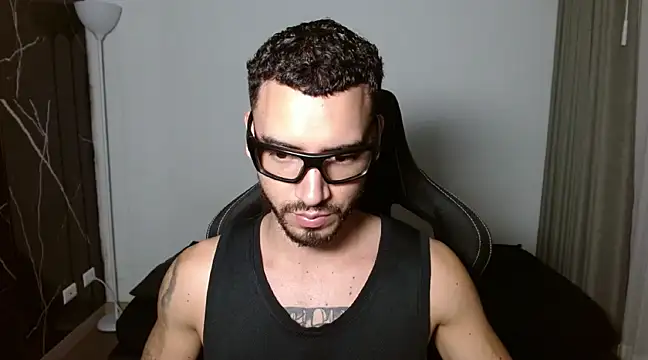 Snapshot of Dangerous-Men chatting on February 12, 3:51 am Dangerous-Men online show from February 12, 3:51 am