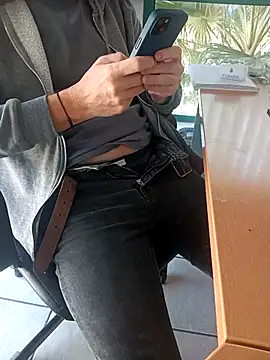 Laviestbelle online show from February 23, 1:35 pm