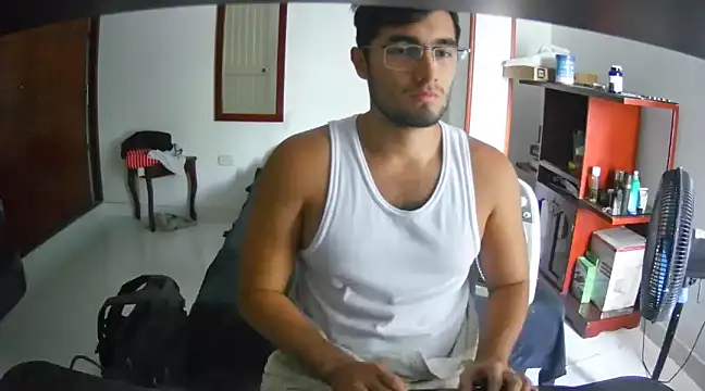 Snapshot of lechero226 chatting on January 23, 7:18 pm lechero226 online show from January 23, 7:18 pm