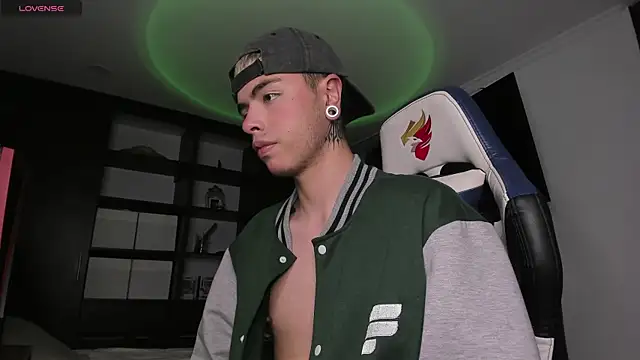 Snapshot of _morghan_ chatting on December 15, 11:31 pm  morghan  online show from December 15, 11:31 pm